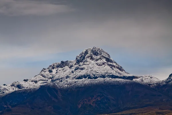 Illinizas seen from Cotopaxi volcano in Ecuador — Stock Photo, Image