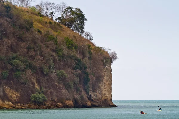 Unidentified tourists enjoying the beach of Sua kayaking. — Stock Photo, Image