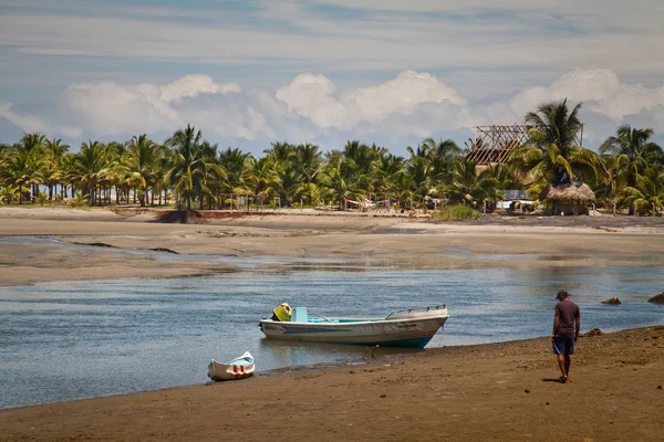 Mompiche beach och Portete island i Esmeraldas, Ecuador — Stockfoto