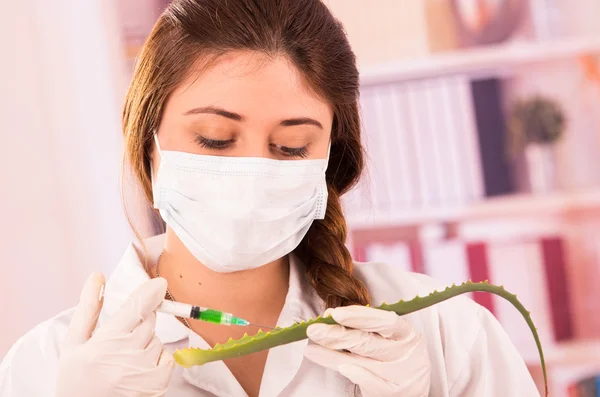 Young female biologist experimenting with leaf — Stock Photo, Image