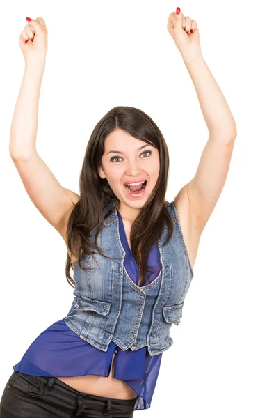 Schönes junges Mädchen mit blauem Crop Top posiert mit erhobenen Fäusten — Stockfoto