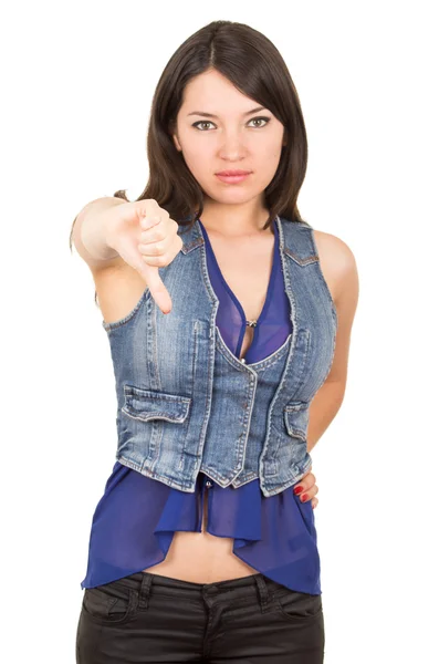 Schönes junges Mädchen mit blauem Crop Top posiert — Stockfoto