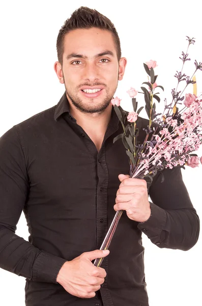 Przystojny młody mężczyzna z bukietem kwiatów — Zdjęcie stockowe