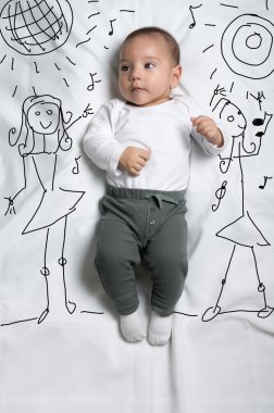 Şirin bebek çocuk dansçı olarak dekore edilmiş.
