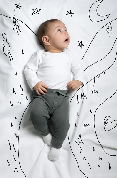 Bonito menino andando olhando para as estrelas decoração esboço — Fotografia de Stock