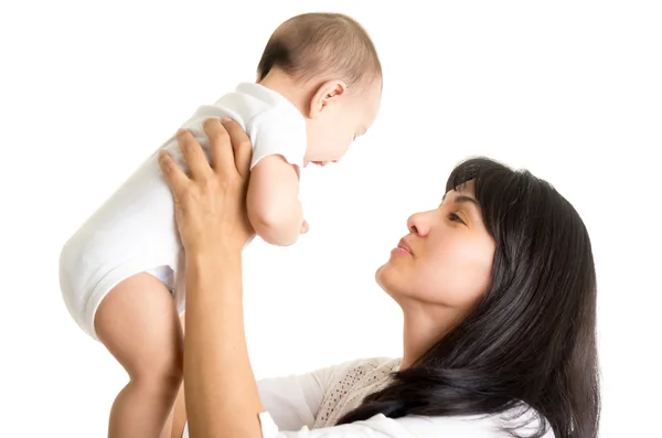 Retrato de alegre nueva madre sosteniendo pequeño bebé niño — Foto de Stock