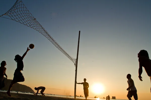 Beach volejbal siluety na pláži v Manabi, Ekvádor — Stock fotografie