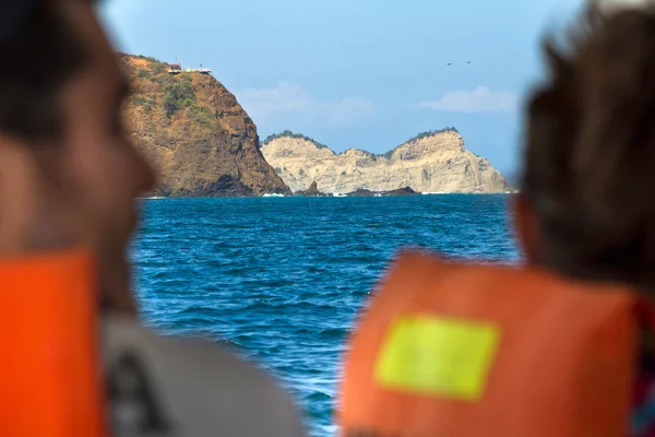 Neznámí turisté na výlet lodí daytour Manabi, Ekvádor — Stock fotografie