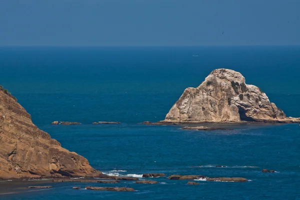 Vacker blå himmel och hav runt Salango island, Ecuador — Stockfoto