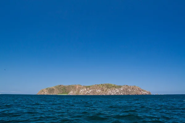 Belle vue sur l'île de Salango par une journée ensoleillée à Manabi, Équateur — Photo