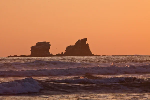 오렌지 스카이와 아름 다운 바다 보기 프리는 일몰 시 — 스톡 사진