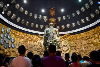 Türbesi ve Eloy Alfaro Montecristi, Ekvator heykeli