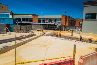 Uluslararası'yeni terminali tanımlanamayan inşaat işçileri Havaalanı el dorado bogota Kolombiya