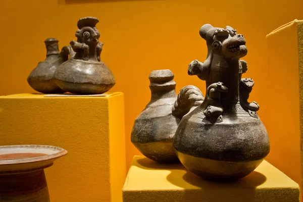 Выставка из Археологического музея в Манаби, Эквадор — стоковое фото