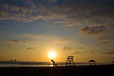 Güzel gün batımı manzarası Ayampe plaj Manabi, Ecuador