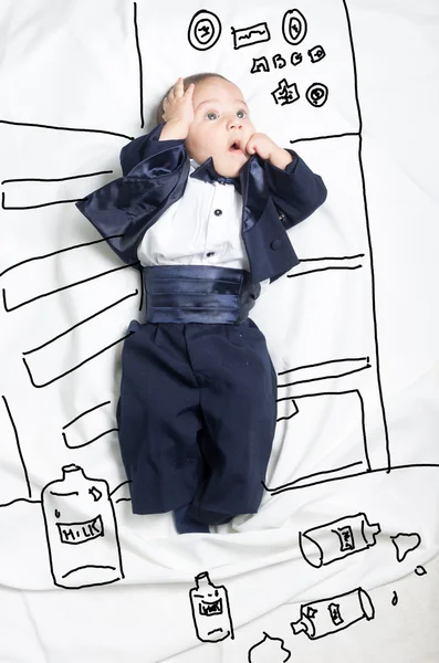 Bonito menino decorado como chateado porque ele está sem leite — Fotografia de Stock