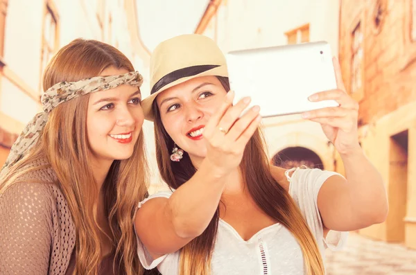 Beautiful young trendy girls using tablet — Stock Photo, Image