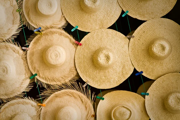 Afișare de pălării frumoase de paie — Fotografie, imagine de stoc