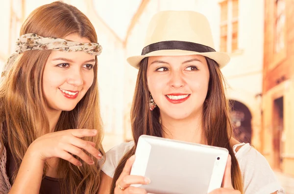 Beautiful young trendy girls using tablet — Stock Photo, Image