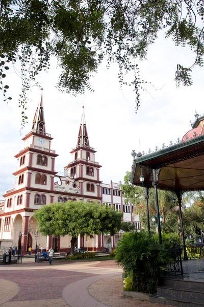 Iglesia de San Lorenzo, Jipijapa, pueblo costero de Ecuador — Foto de Stock