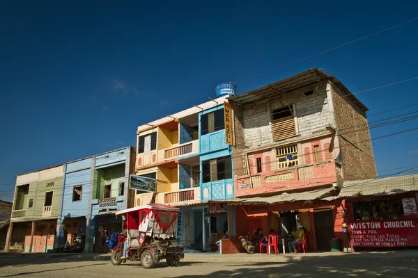 街景在波多黎各洛佩兹镇，马纳维，厄瓜多尔 — 图库照片