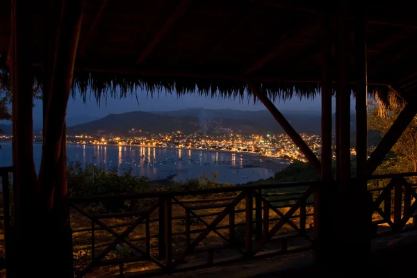 푸에르토 로페즈, 인기 있는 휴양지에 에콰도르 해안의 아름 다운 높은 각도 보기 — 스톡 사진