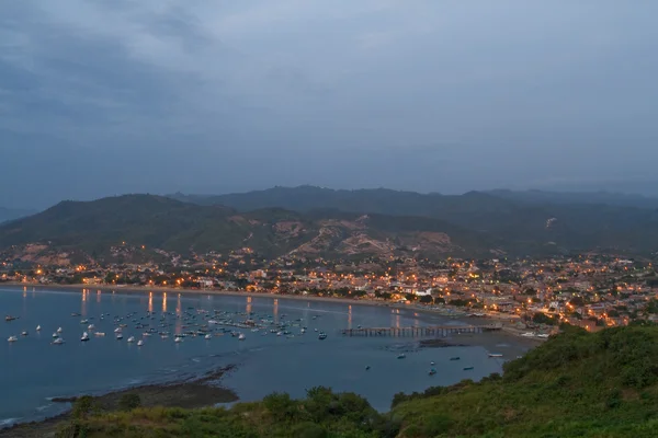 Beautiful high angle view of Puerto Lopez, popular vacation spot in the Ecuadorian coast — Stock Photo, Image