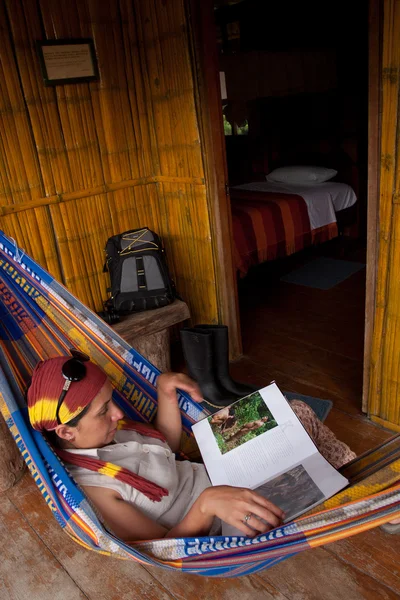 Unidentified tourist resting on a hammock in an amazon rainforest lodge, Orellana, Ecuador — Stock Photo, Image