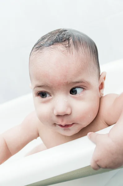 Bonito menino na banheira — Fotografia de Stock