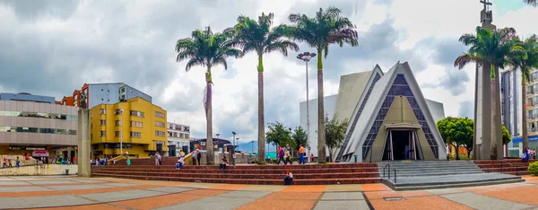 Wichtiges Wahrzeichen der Stadt auf dem Hauptplatz Plaza Bolívar von Armenien, Kolumbien — Stockfoto