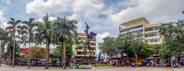 Fontos mérföldkő város található, a város főtere, a Plaza Fuerte Örményország, Kolumbia — Stock Fotó