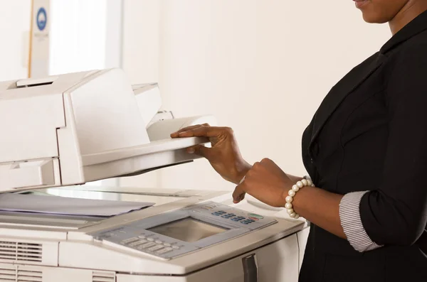 Office woman working copy machine — 图库照片