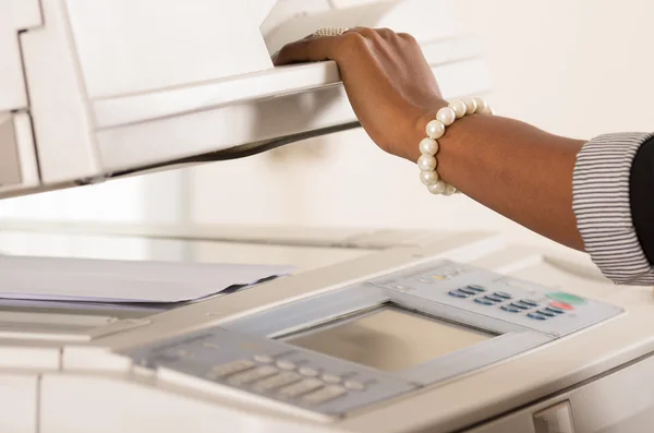 Office woman working copy machine — Stok fotoğraf