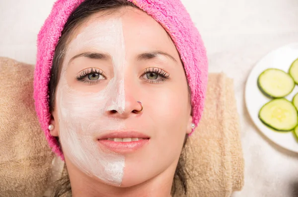 Tratamento facial mulher — Fotografia de Stock