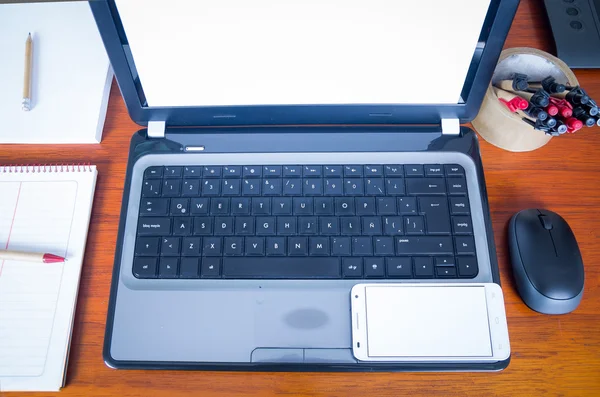 Laptop en smartphone — Stockfoto