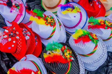 Geleneksel Kolombiya renkli hasır şapka dan Colombias en önemli folklor kutlama, Carnival Barranquilla, Kolombiya sokak satıcıları