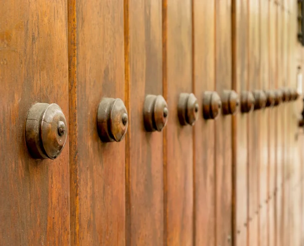 Wooden big door ancient style closeup from side angle — Stok fotoğraf