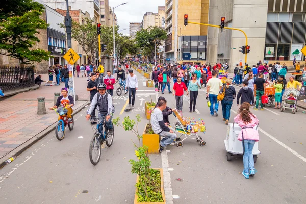 Unidentified hispanic pedestrians, cyclists, dogs and food vendors moving through city center Candelaria area Bogota — Stock Photo, Image