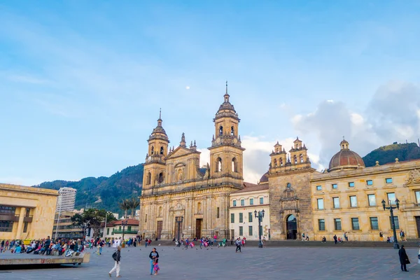 Katedral utama Bogota, bersejarah dan bersejarah, terletak di Bolivar Square, Kolombia — Stok Foto