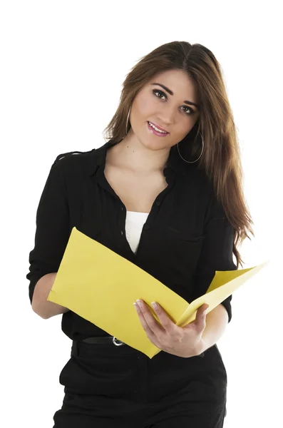 Ganska spansktalande ung student håller en gul mapp — Stockfoto