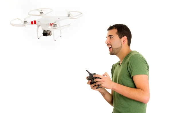 Quadcopter 无人机的年轻人 — 图库照片