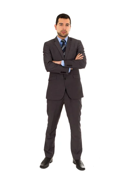 Joven latino de pie usando traje gris — Foto de Stock