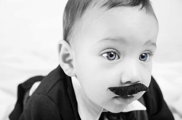 Lindo niño hermoso en traje con bigote y traje —  Fotos de Stock