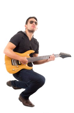 Latin genç müzisyen elektro gitar ile