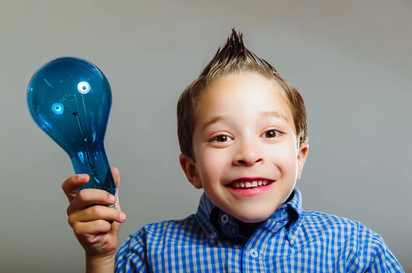 Lieve jongen gebaren idee — Stockfoto