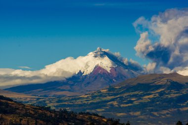 Ekvador, Güney Amerika'da Cotopaxi yanardağ patlama