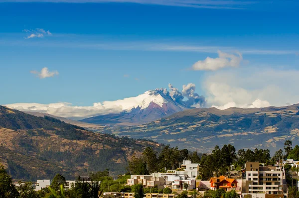 Eruzione del vulcano Cotopaxi in Ecuador, Sud America — Foto Stock