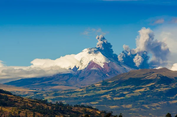 Erupcji wulkan Cotopaxi w Ekwadorze, Ameryka Południowa — Zdjęcie stockowe