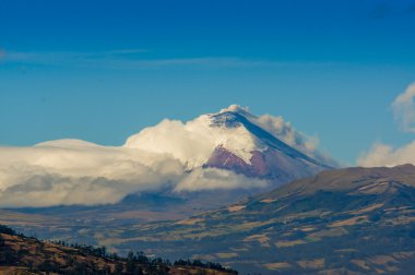 Ekvador, Güney Amerika'da Cotopaxi yanardağ patlama