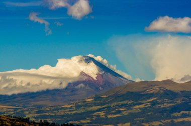 Ekvador, Güney Amerika'da Cotopaxi yanardağ patlama